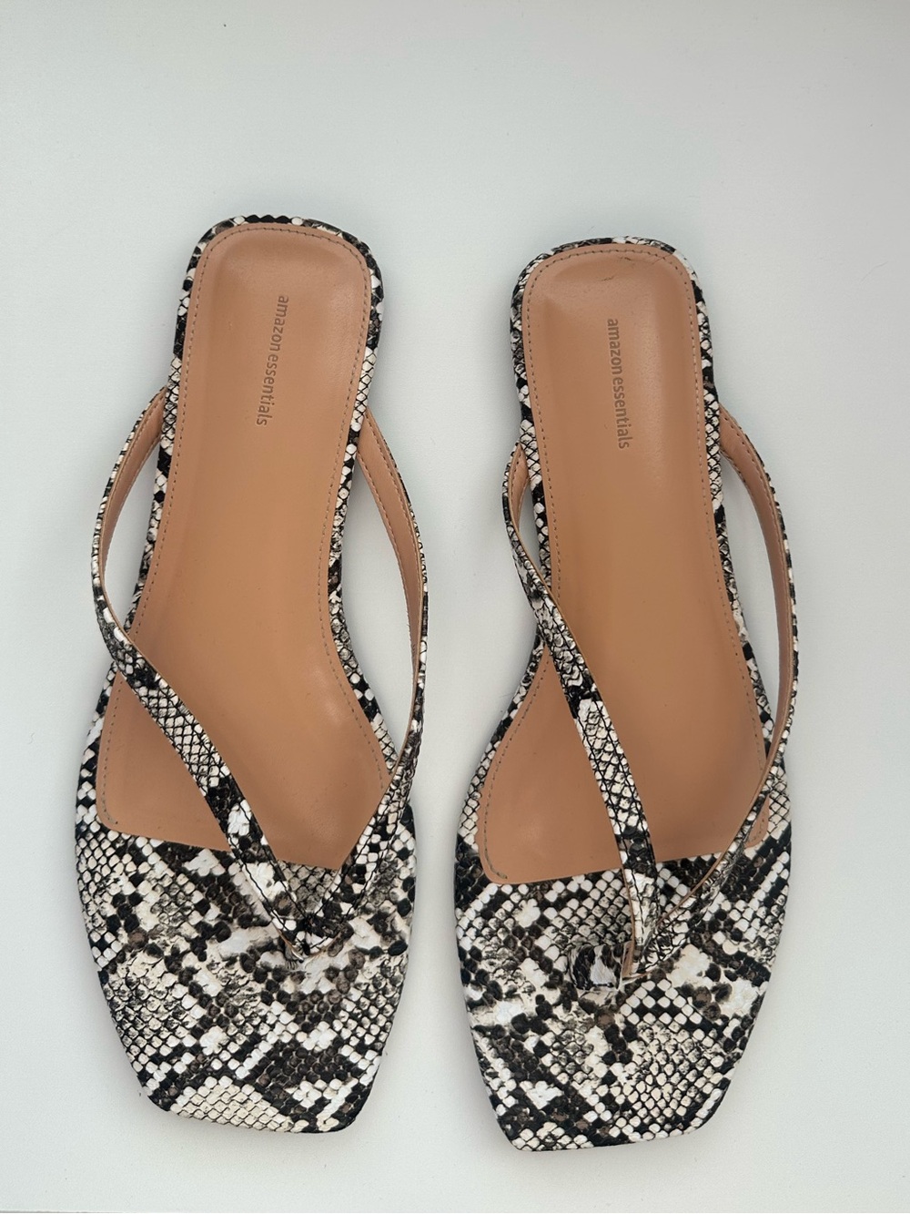 Amazon Essentials Snake-Print Square-Toe Thong Sandals - White/Black Size 9